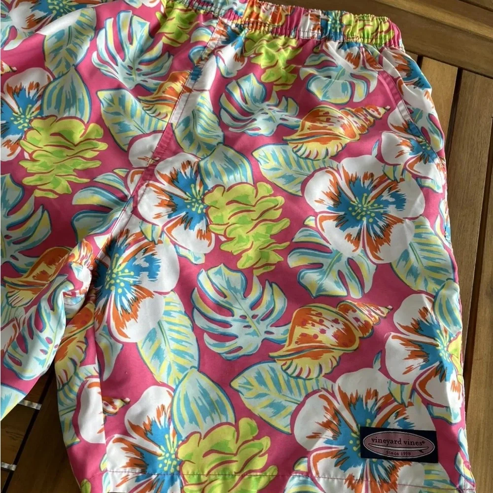 Vineyard Vines Floral Sea Shells Swim Trunks Sz M Blue Red Green Board Shorts